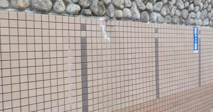 タイルのエフロと目地色の違い 大規模修繕工事は日東にお任せください タイルのエフロと目地色の違い 大規模修繕工事は日東にお任せください